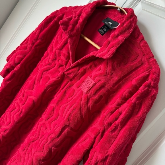 Keith Haring X Polo Shirt Mens Red Embossed Textured Print AOP Y2K Style H&M - Picture 6 of 8